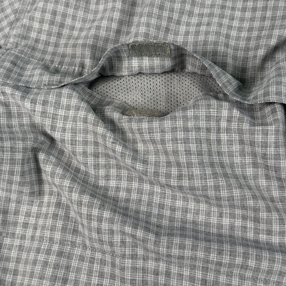 Huk Mens Grey Plaid Short Sleeve Button Down Fishing Shirt Size Medium Mesh Back - Picture 3 of 12